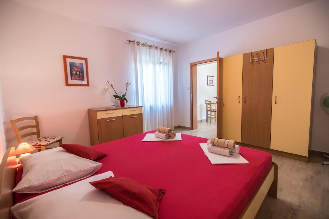 Katarina Apartments Раб Екстериор снимка