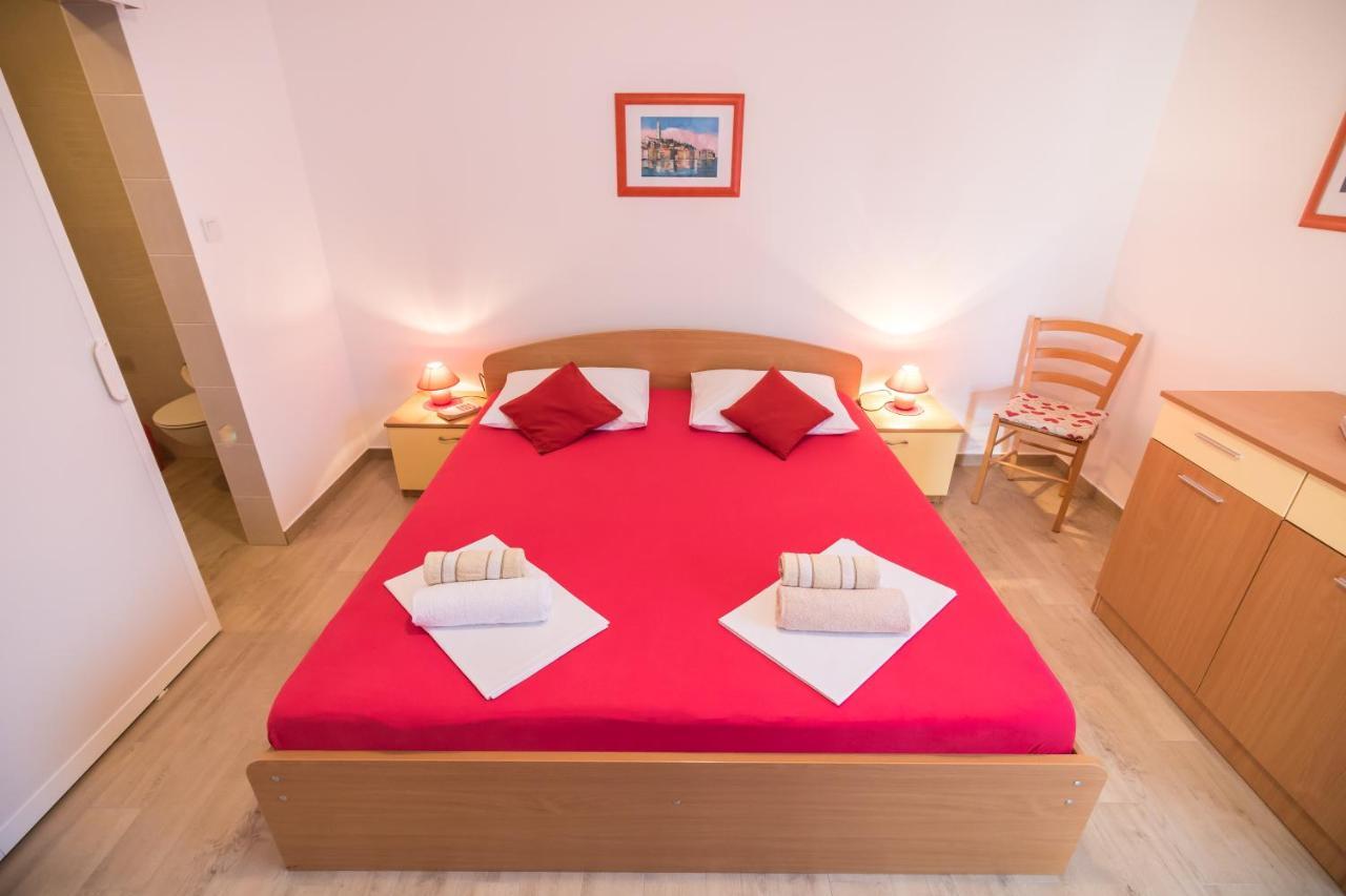 Katarina Apartments Раб Екстериор снимка