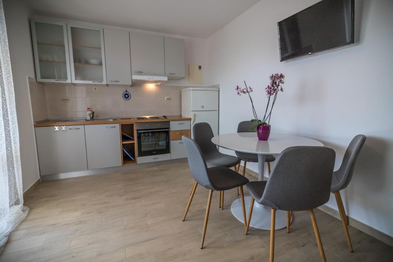 Katarina Apartments Раб Екстериор снимка