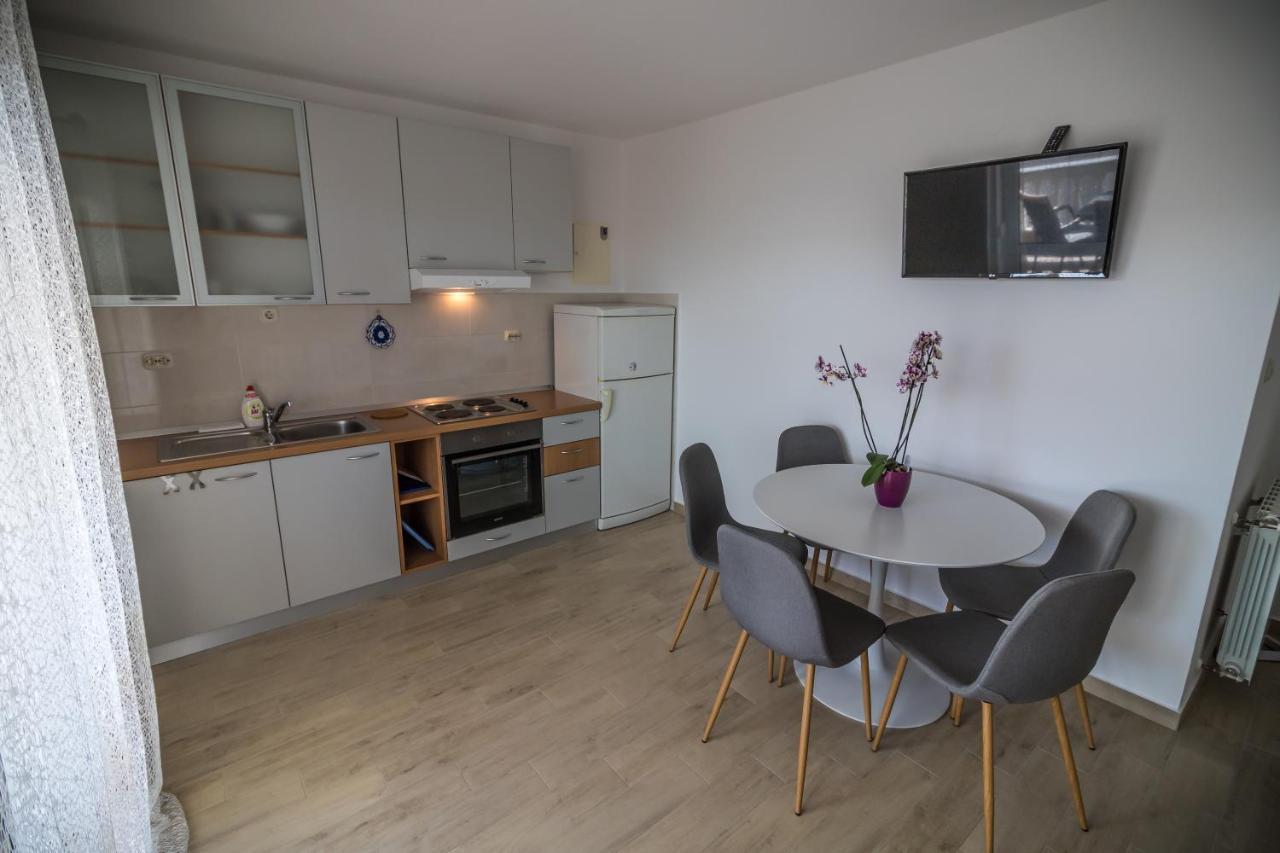 Katarina Apartments Раб Екстериор снимка