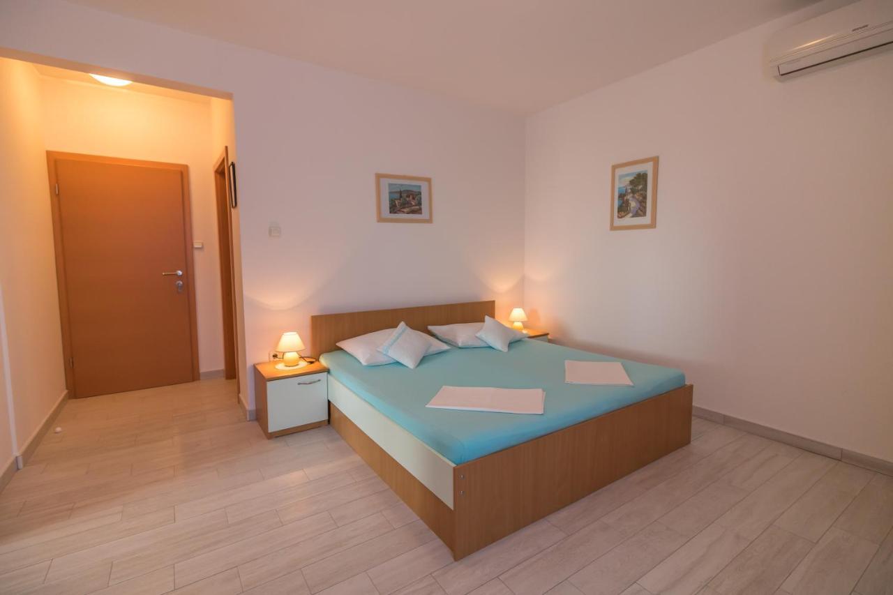Katarina Apartments Раб Екстериор снимка