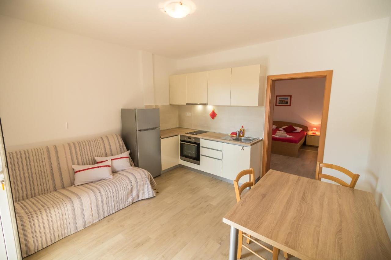 Katarina Apartments Раб Екстериор снимка