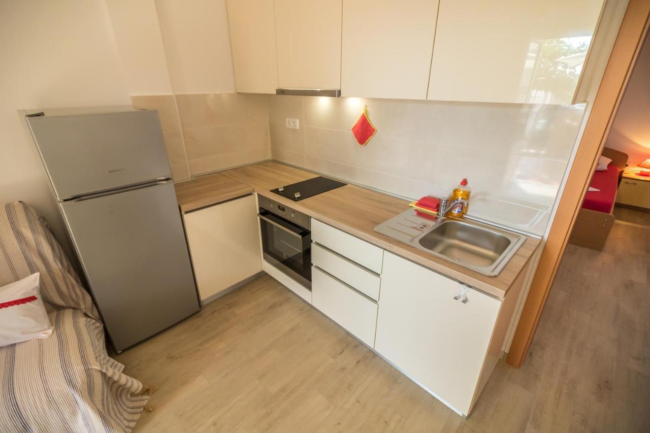 Katarina Apartments Раб Екстериор снимка