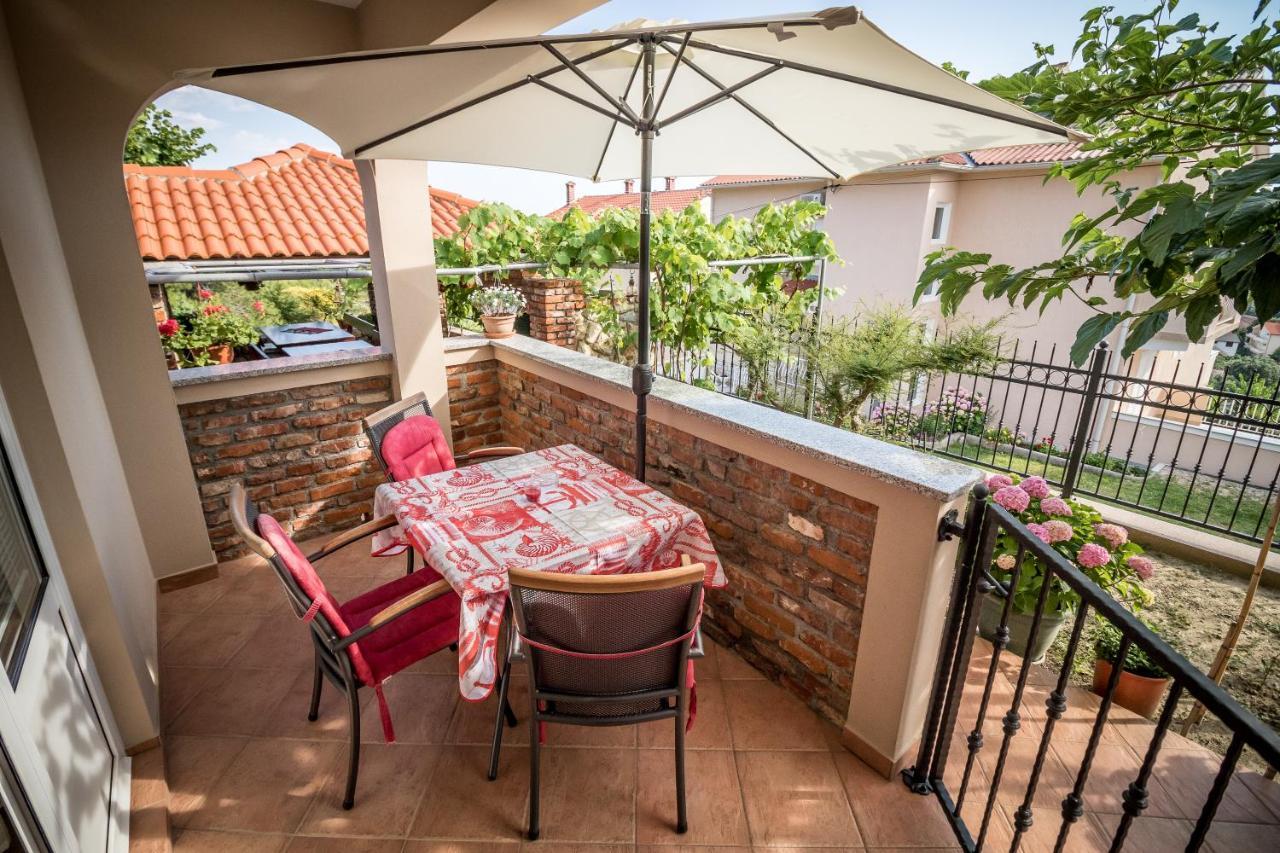 Katarina Apartments Раб Екстериор снимка