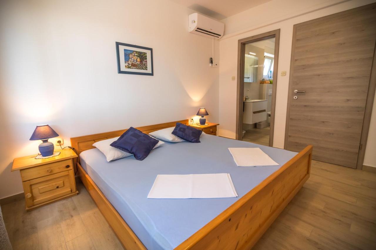Katarina Apartments Раб Екстериор снимка