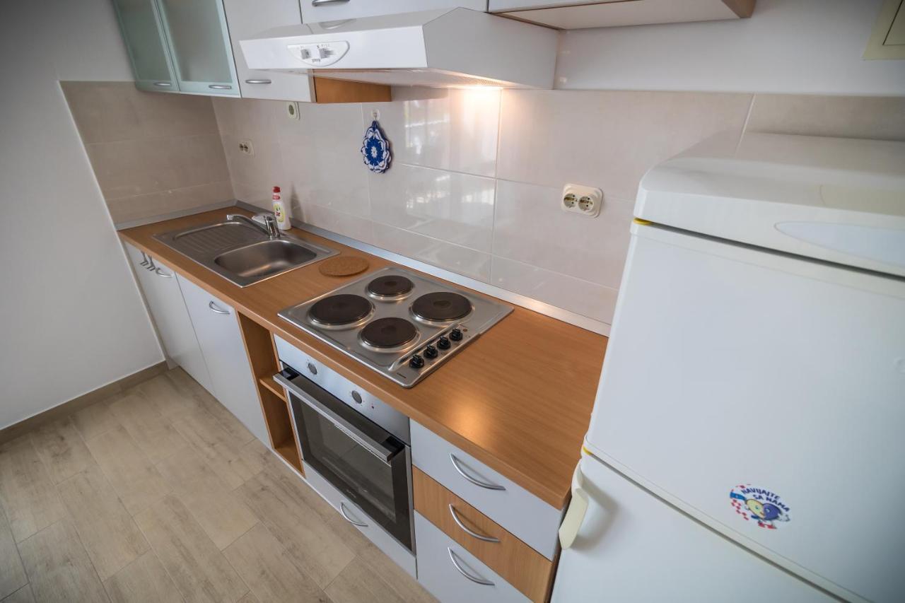 Katarina Apartments Раб Екстериор снимка