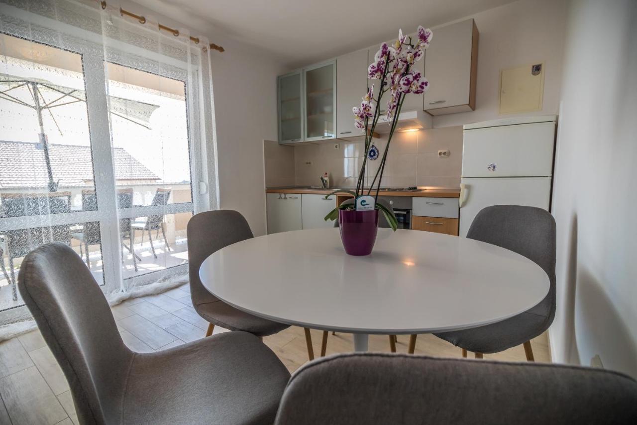 Katarina Apartments Раб Екстериор снимка
