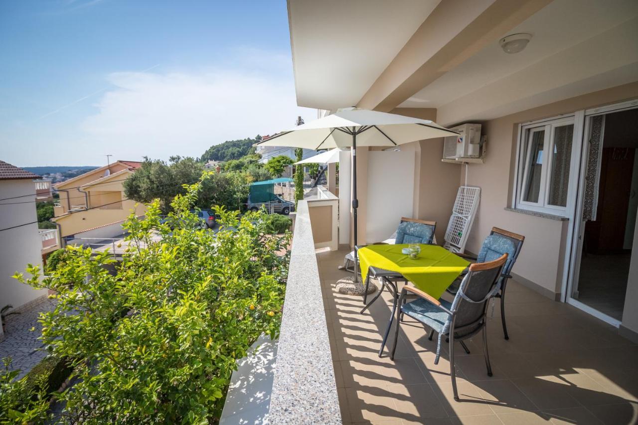 Katarina Apartments Раб Екстериор снимка