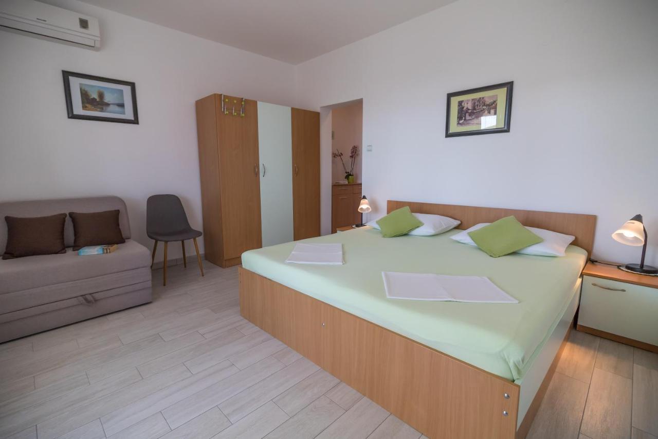 Katarina Apartments Раб Екстериор снимка