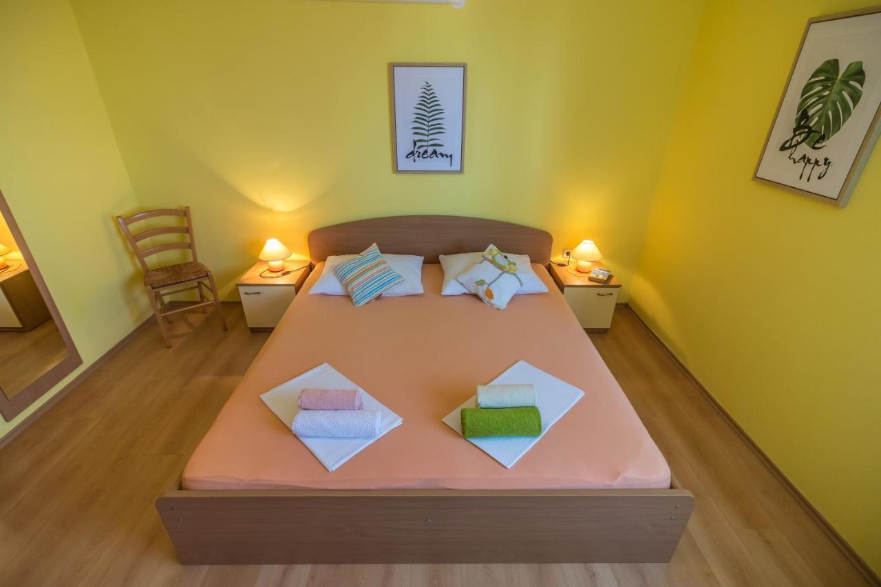 Katarina Apartments Раб Екстериор снимка