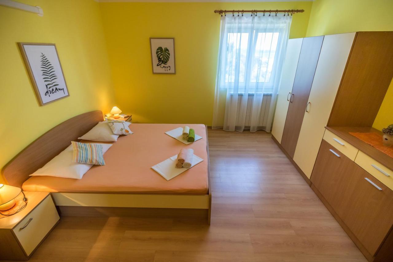 Katarina Apartments Раб Екстериор снимка
