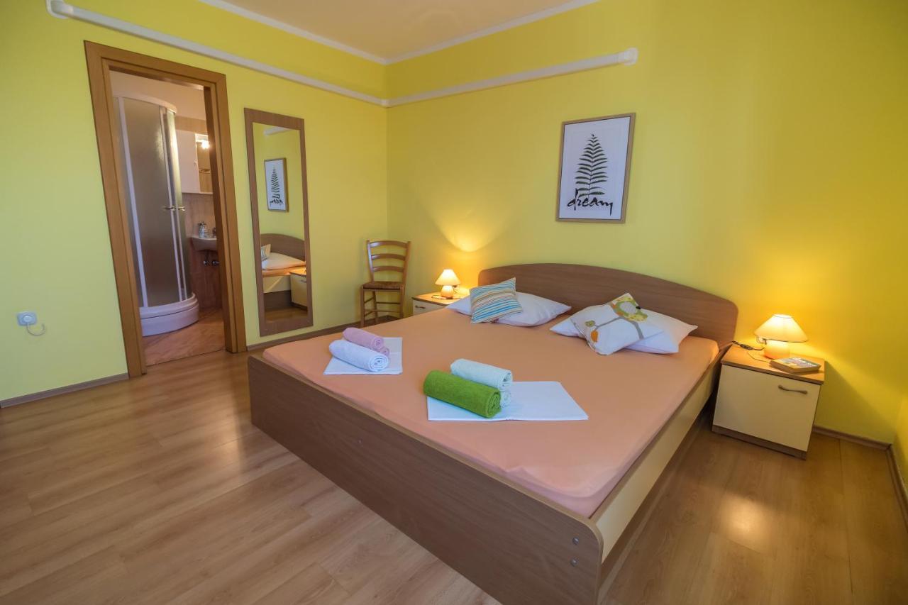 Katarina Apartments Раб Екстериор снимка